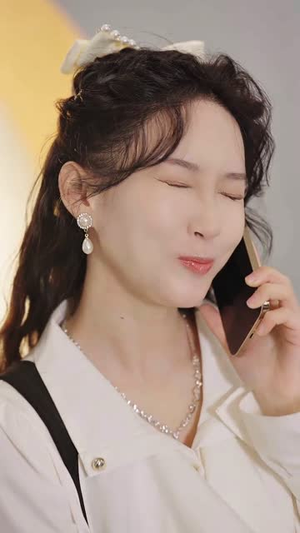被偷听心声全城美女爱上我 （82集）迅雷网盘观看