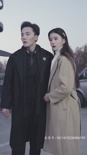 穿进末世后，我与仇人同居了（71集）短剧推荐更新中