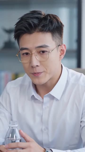 坏了！刚上大一就被坏学姐盯上了（9集）热播短剧来袭