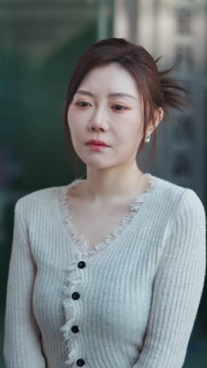 穿成主妇后，富弟追着打钱（82集）超级好看的短剧