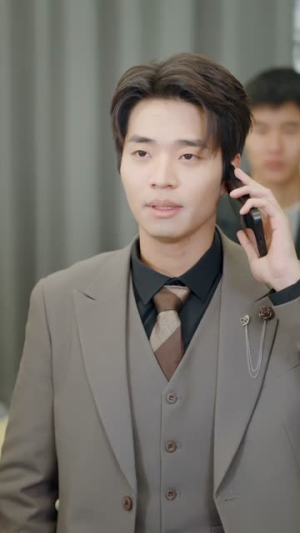 被女友背叛后，我抽卡成首富（80集）全剧免费观看