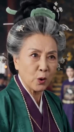 女扮男装中状元,偏执帝夜夜翻墙(77集) 女扮男装中状元,偏执帝夜夜翻墙(77集)精彩短剧分享。