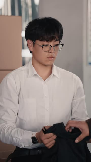 我靠剪裁称霸商界(40 集) 我靠剪裁称霸商界(40 集)河马免费短剧