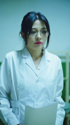 隐世女帝:五年育出四大顶流(40 集) 隐世女帝:五年育出四大顶流(40 集)分享好看短剧