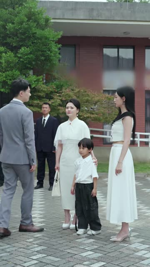妈咪受辱,大小姐回国掀翻全场(57 集) 妈咪受辱,大小姐回国掀翻全场(57 集)爱上了这部剧了