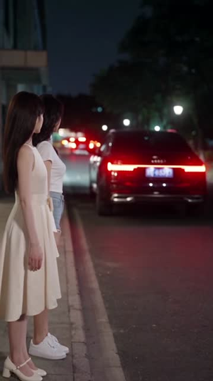 穿成女频男主，我天天报警求助（108集）最新上映免费看